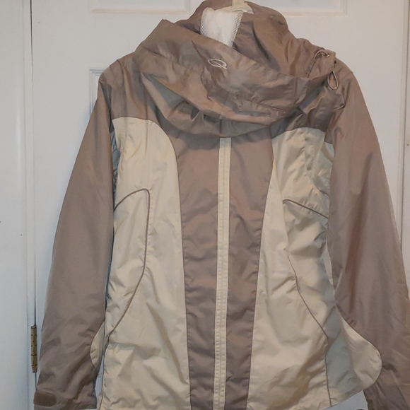 Snow Jacket - Picture 2 of 6